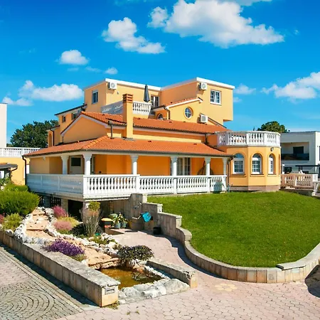 Marko - A1 - Mpolo Apartment *